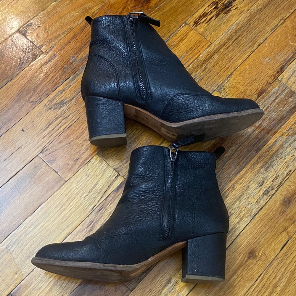 Bill Blass Black Ankle Booties